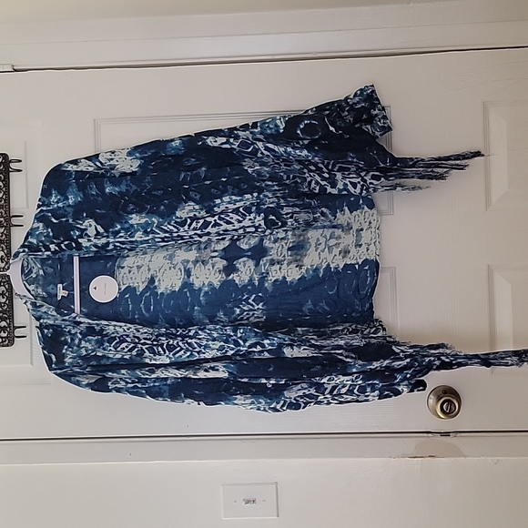 Cover-up - Picture 2 of 2